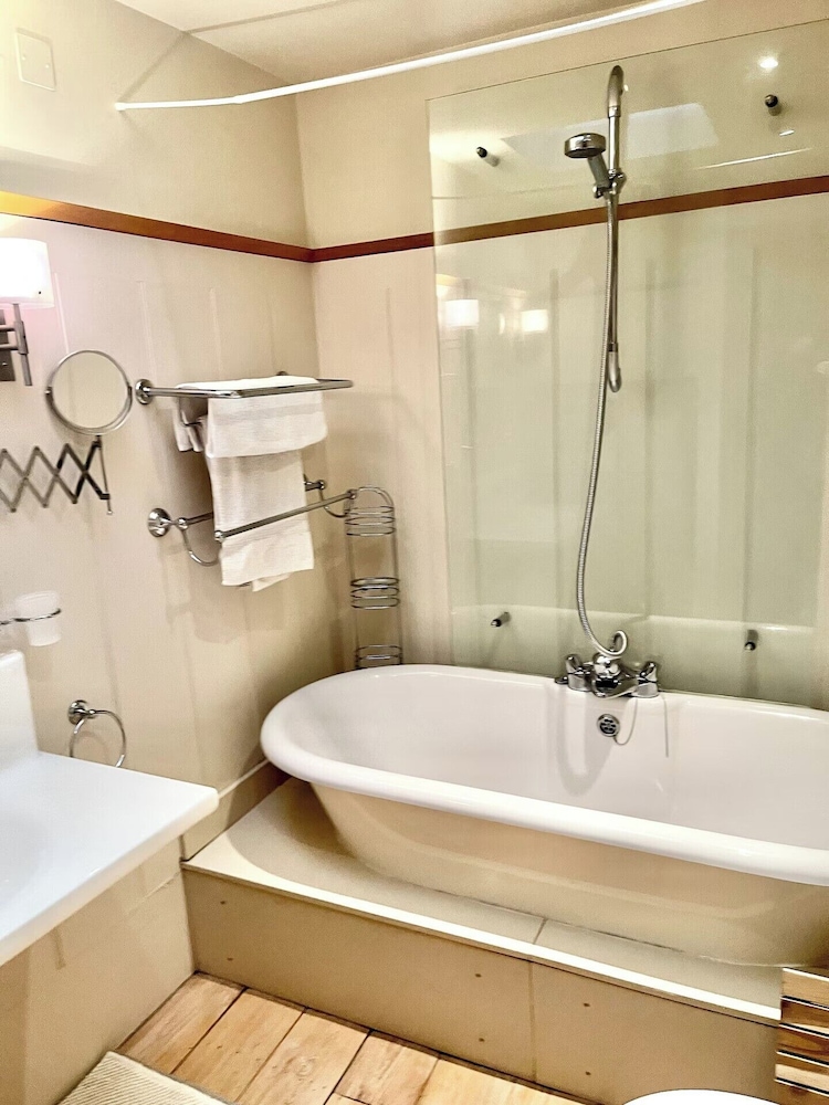 118 A Perfect Blend of Charm and Luxury