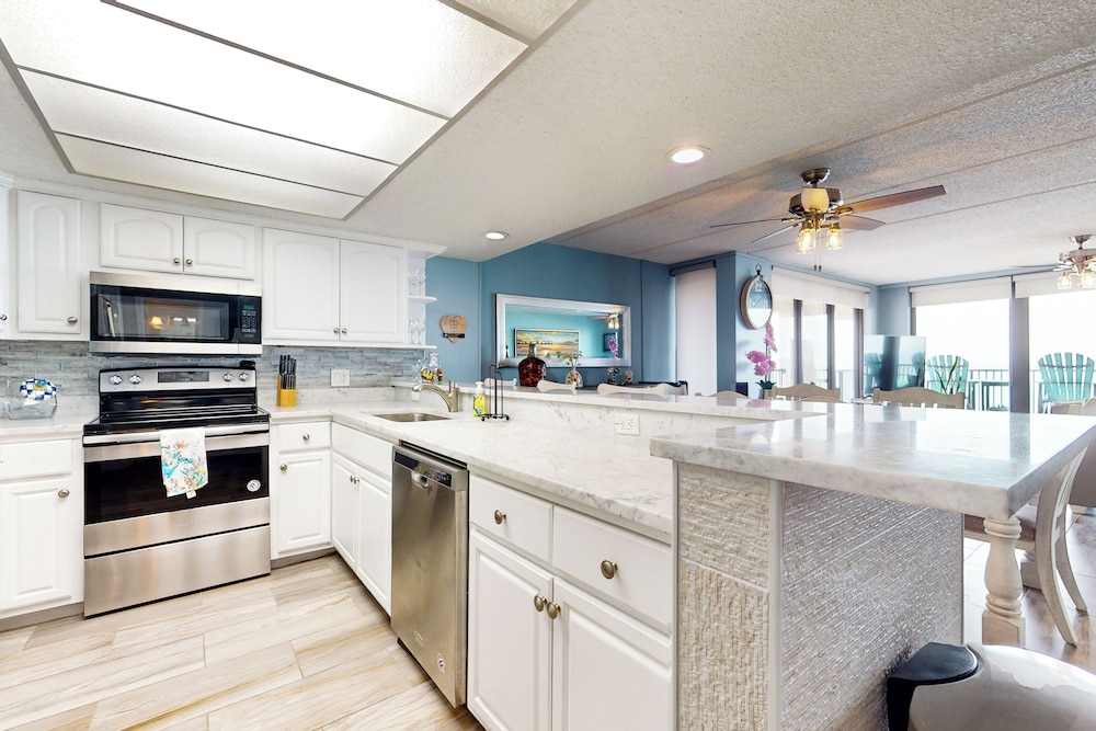 Beautifully Furnished Condo w/ Breathtaking Views