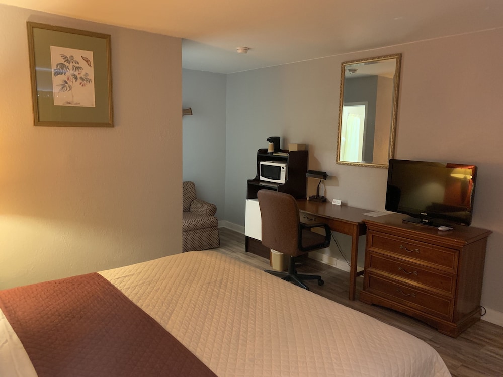 Scottish Inn and Suites