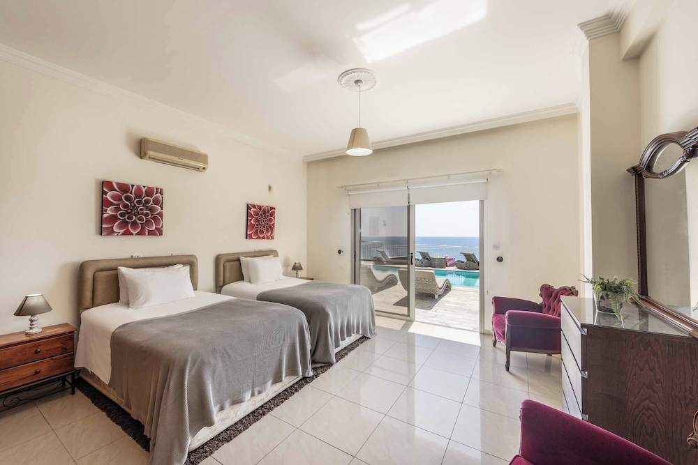 Katina Beach Villa