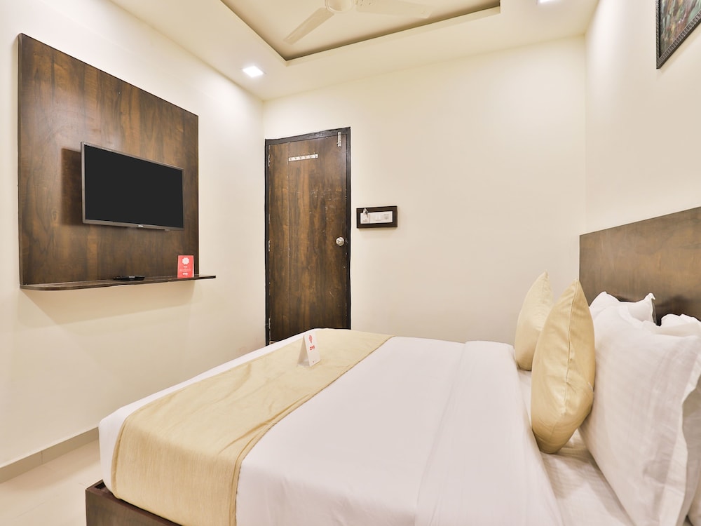 OYO 11072 Hotel Kajri Residency