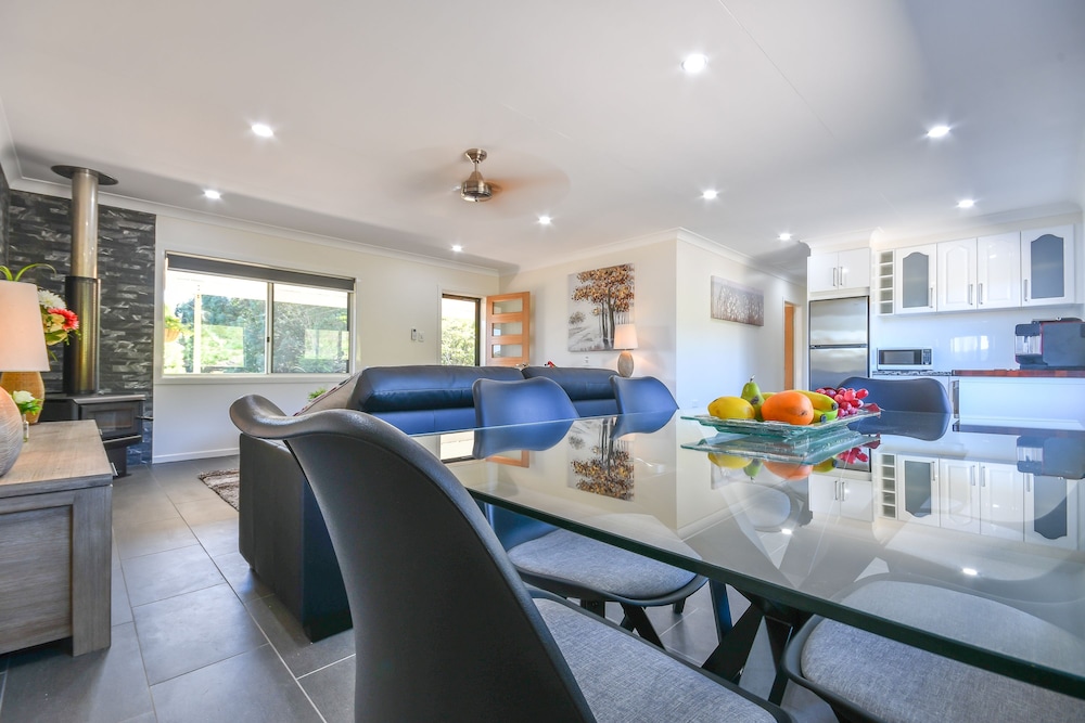 Yungaburra  Lodge view 5