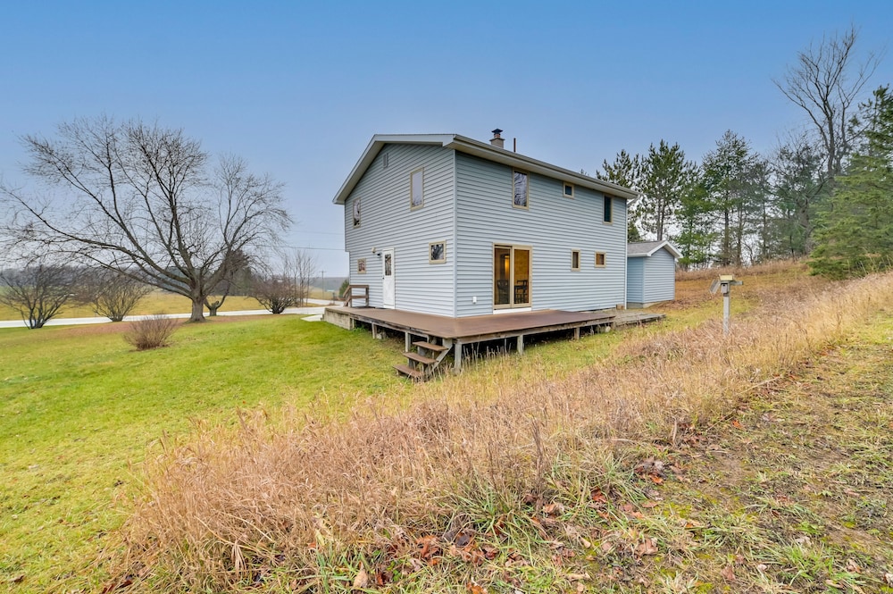 Petoskey Home ~ 5 Mi to Downtown & Bayfront Park! view 5