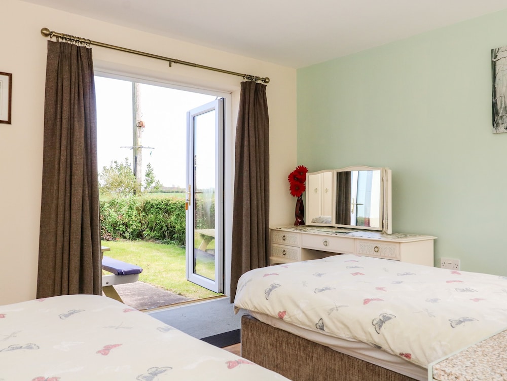 2 Pines Farm Cottages
