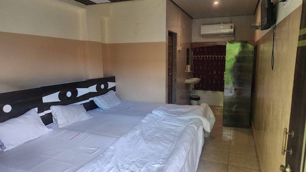 Ghansar Lodge maharastra AC Room