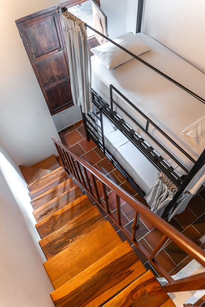 Traveler Hostel
