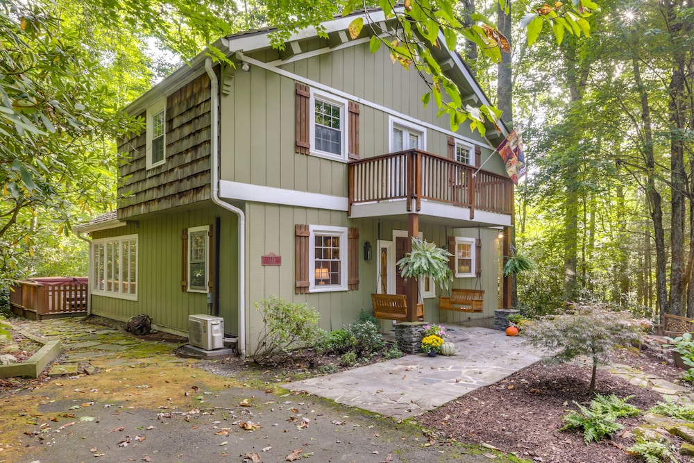Well-appointed Boone Home w/ Hot Tub + Gas Grill view 3