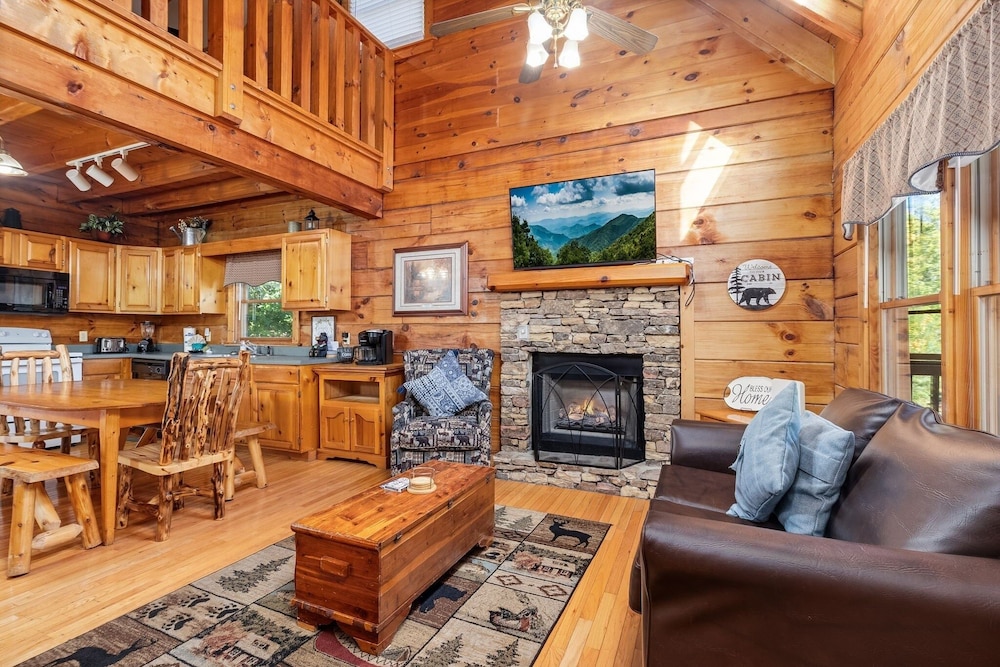 Er299 - Possum Hollow 4 Bedroom Cabin by RedAwning view 4