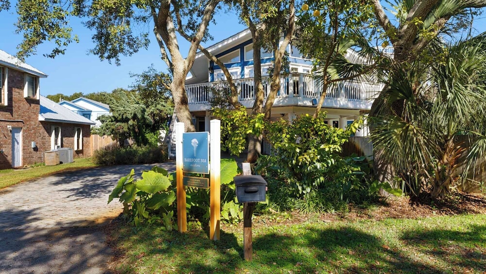 Your Ideal Beach Getaway With Private Pool, Game Room and Close to Beach!