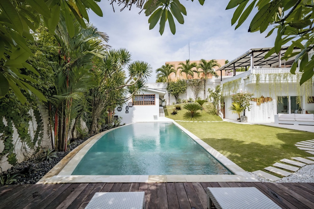 Villa Putih Umalas