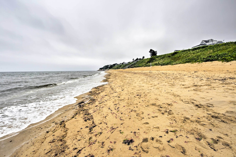 Maushop Village Getaway w/ Private Beach Access!