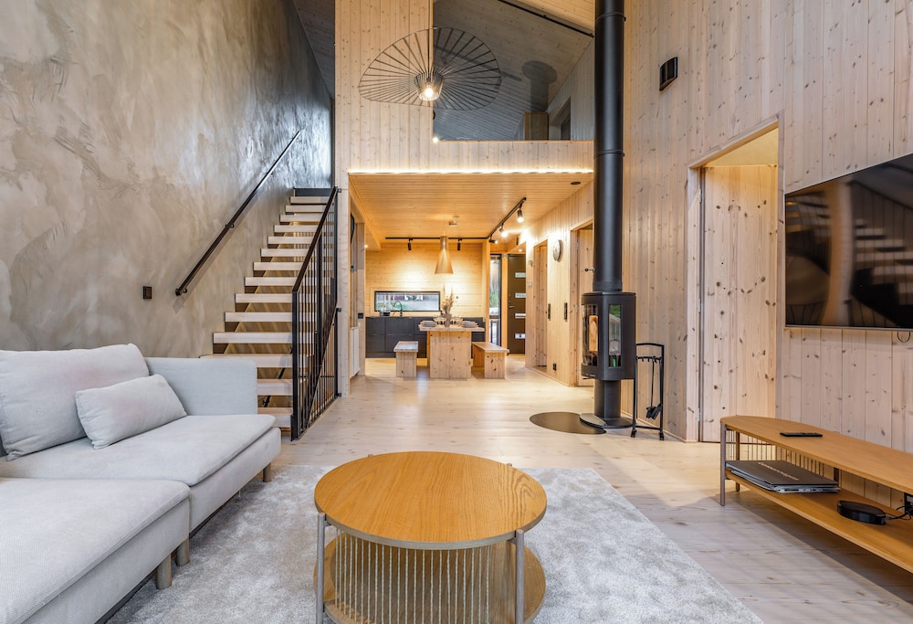 Modern Luxury 4BR Villa Levi Center