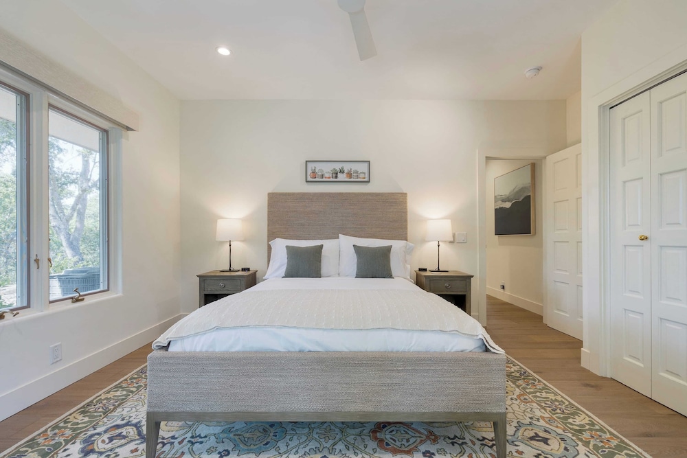 Rancho Robles by Avantstay Vineyard Villa w/ Views, Pool & Privacy