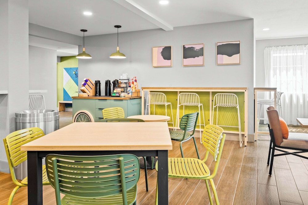 Modesto Vacations - Spark by Hilton Modesto - Property Image 12