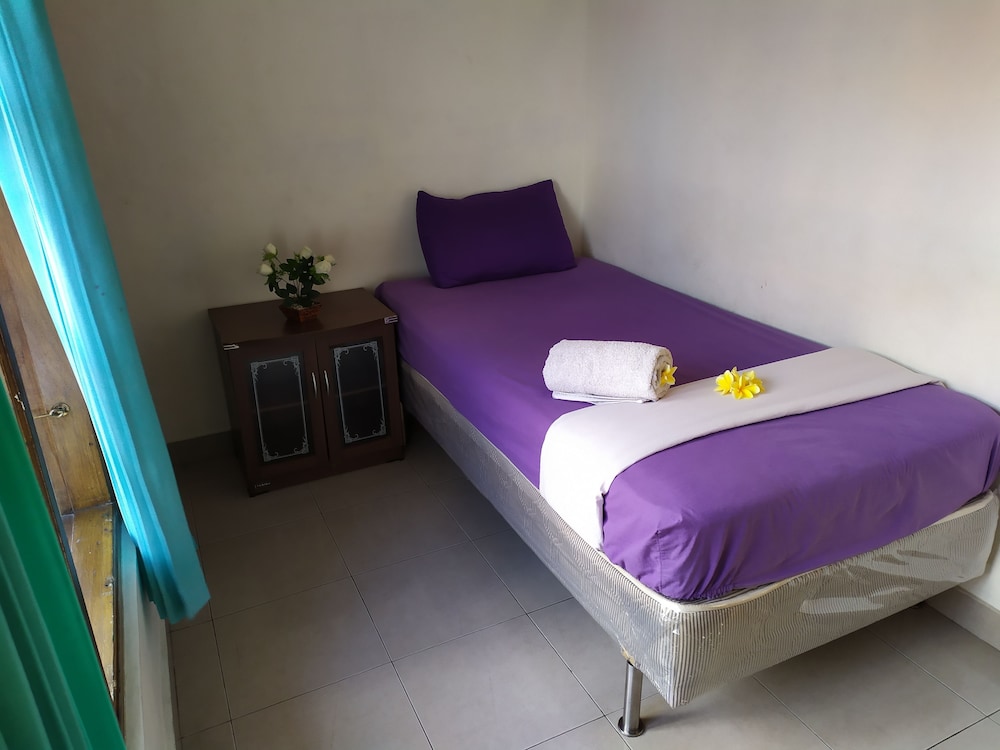 Twenty4Seven Bed & Breakfast - Hostel
