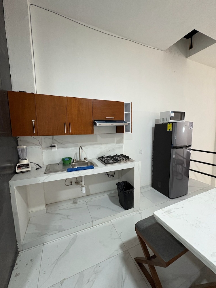 Periférico Bodega con Departamento A