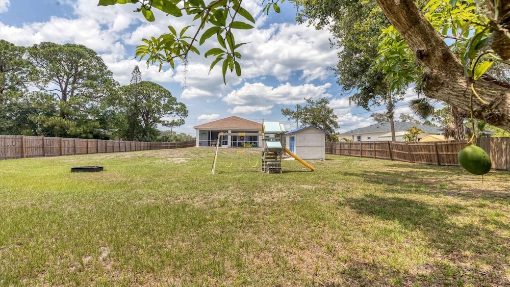 Close To Casey Key Nokomis Beach Pet Friendly Large Yard 3 Bedroom Home