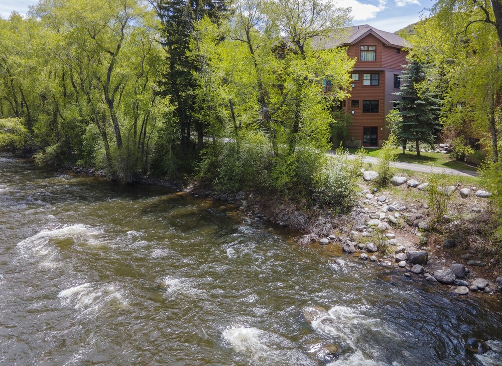 Brookside Townhome 103 3 Bedroom Townhouse
