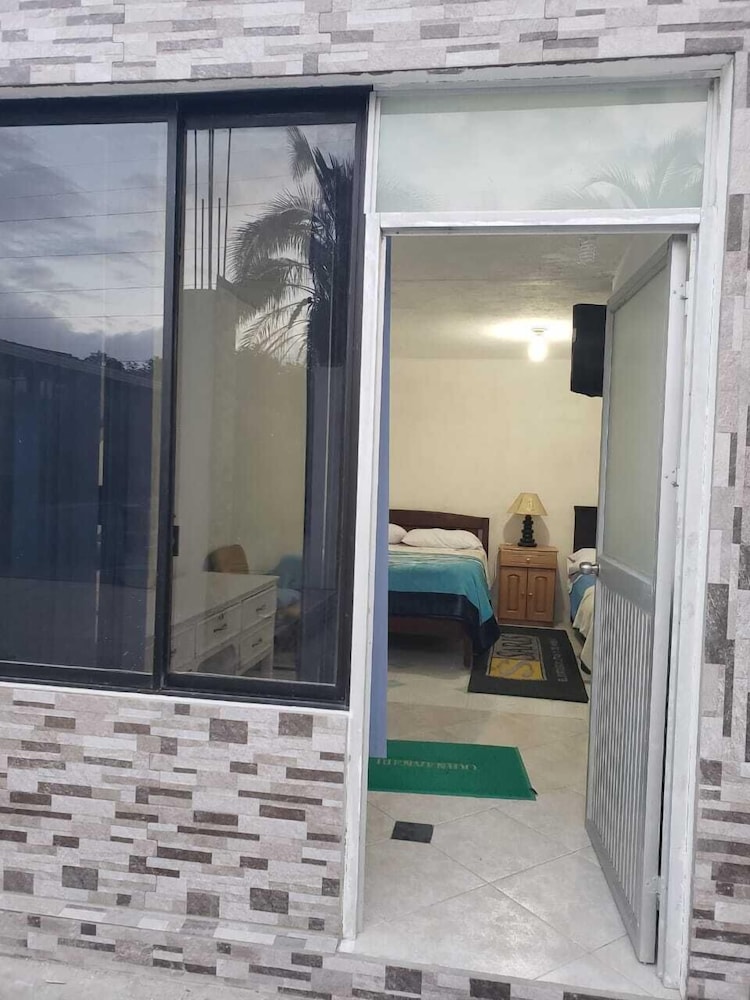Hostal Davinci Mitad del Mundo
