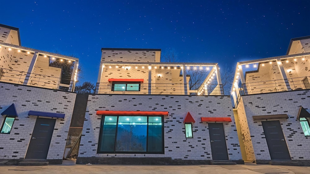 Hotel Gapyeong Ddel Poolvilla - Image 1