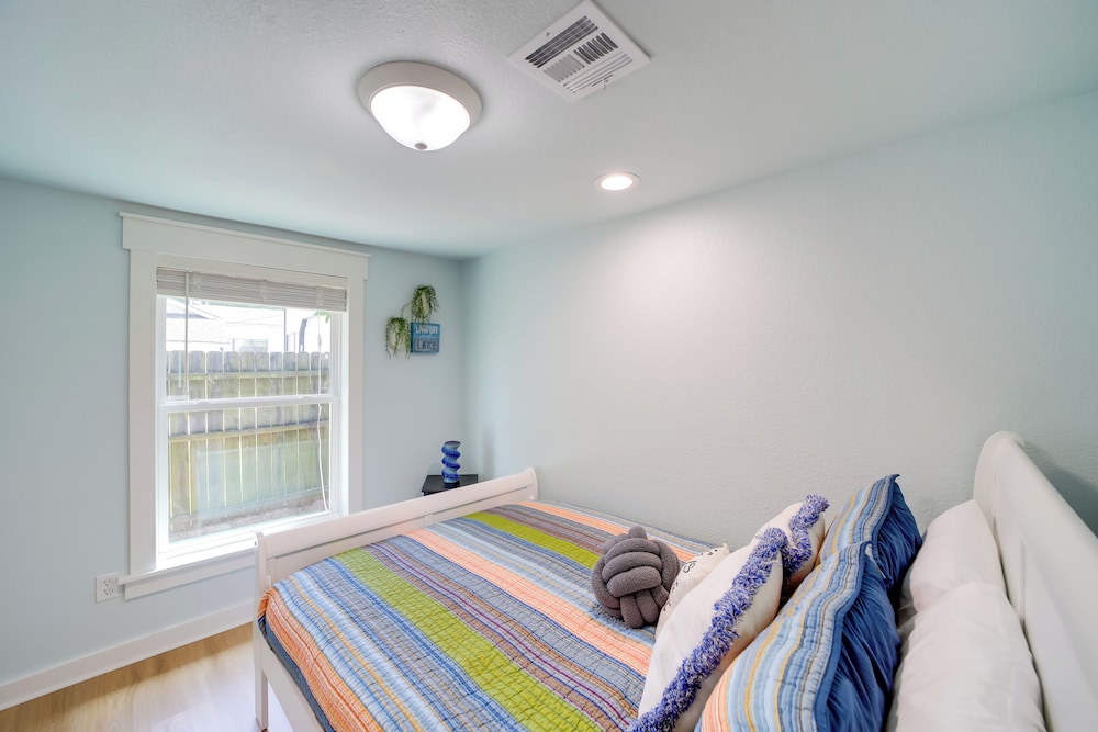 Eufaula Vacation Rental: Walk to Lakeside Beaches! view 3