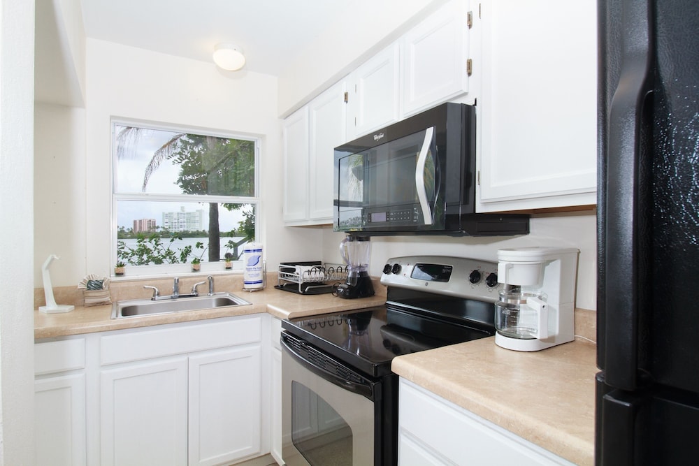 Bay Watch #1 - Weekly Beach Rental 1 Bedroom Condo by Redawning - Image 3