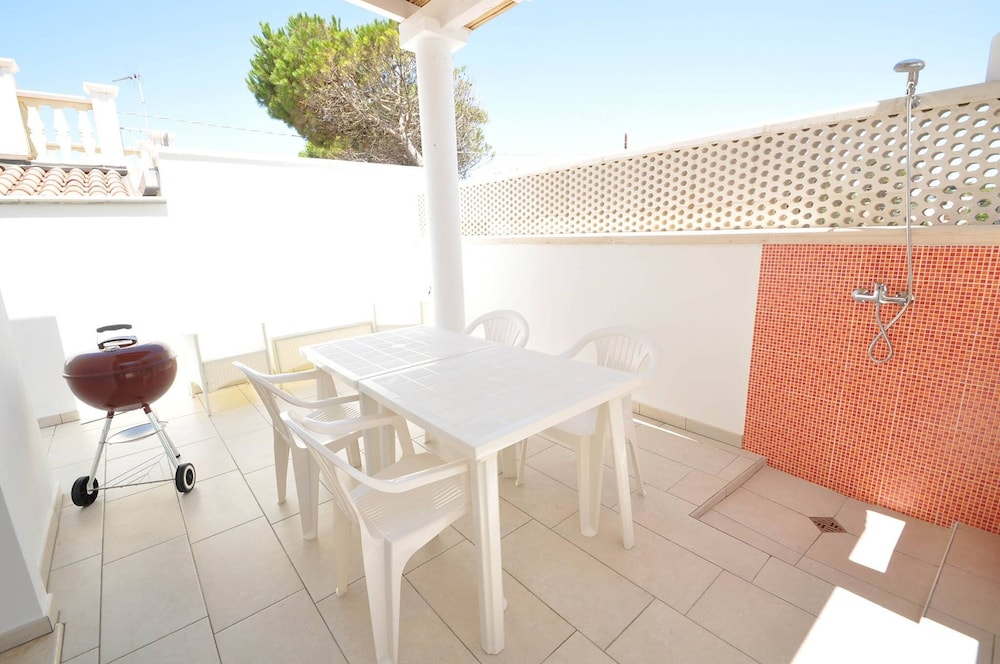 Villa Sacher Sleeps 12 Just 100 Metres From the sea