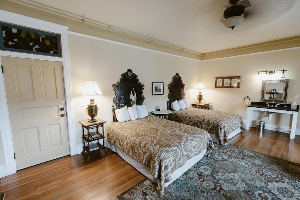 Castaneda Hotel