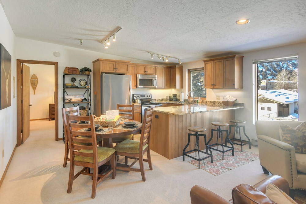 2 Mi to Sun Valley Resort: Walkable Condo!