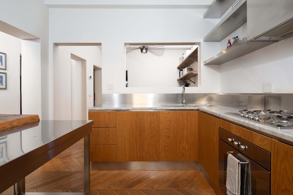 Modern 2BR Apartment in Historic Florence