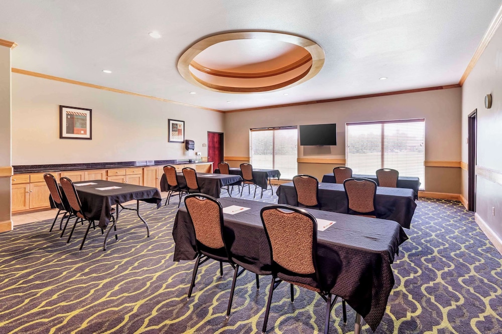 Palestine Vacations - Comfort Suites - Property Image 13
