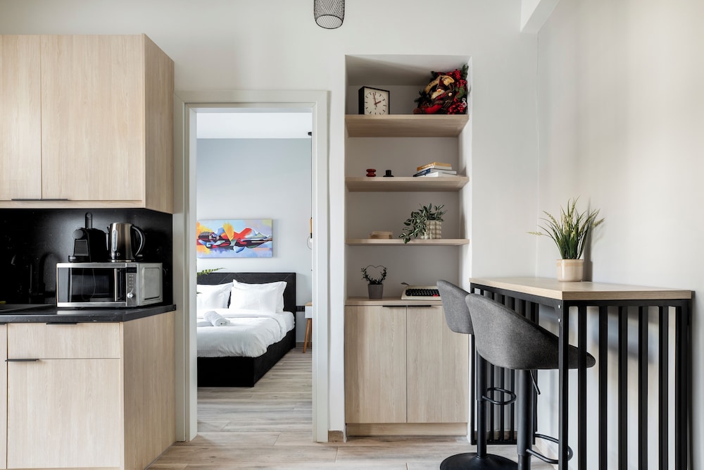 Sway - Chic 1-BR Apt & Balcony in Athens