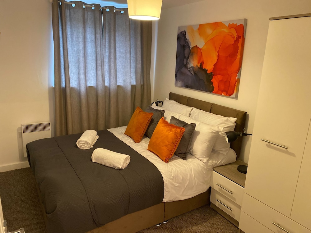 Broadlands Place