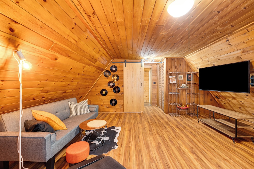 10 Mi to Newfoundland Lake: Updated Forest Retreat
