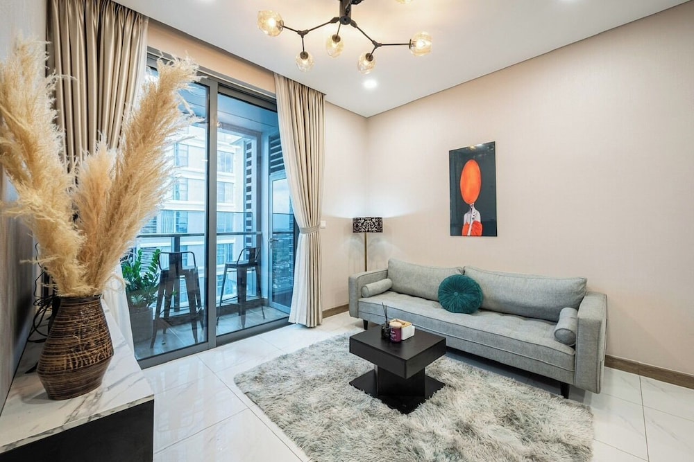 Luxury Sunwah Apartment near Landmark 81 - City View