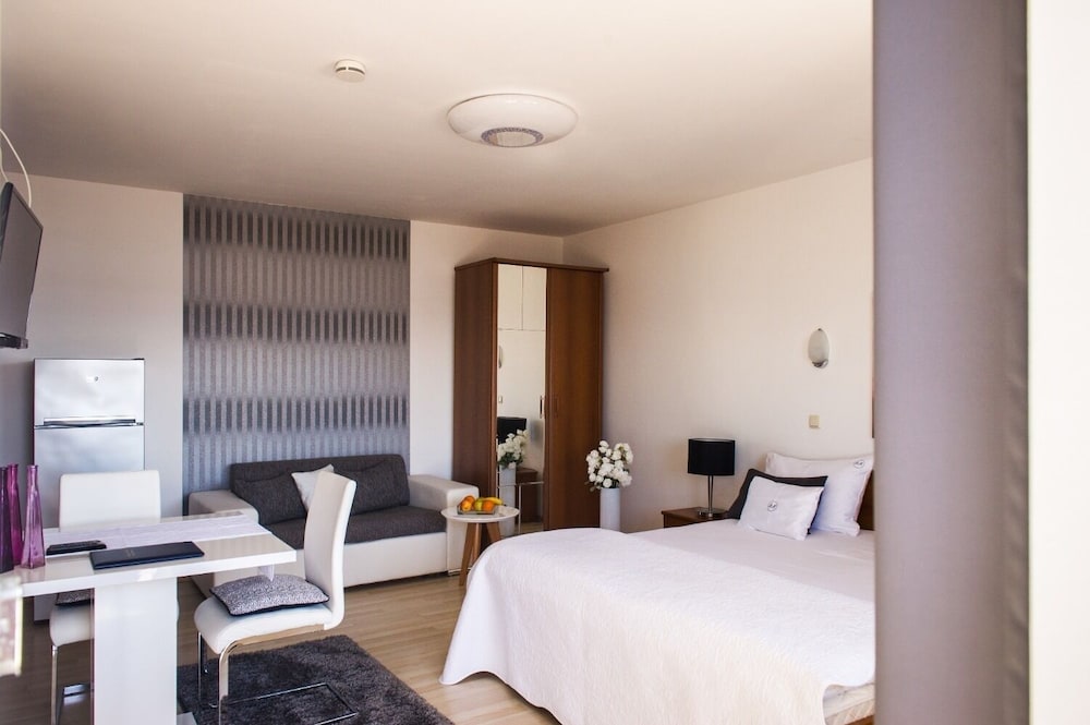 Anka - With Open Jacuzzi - SA4 view 2