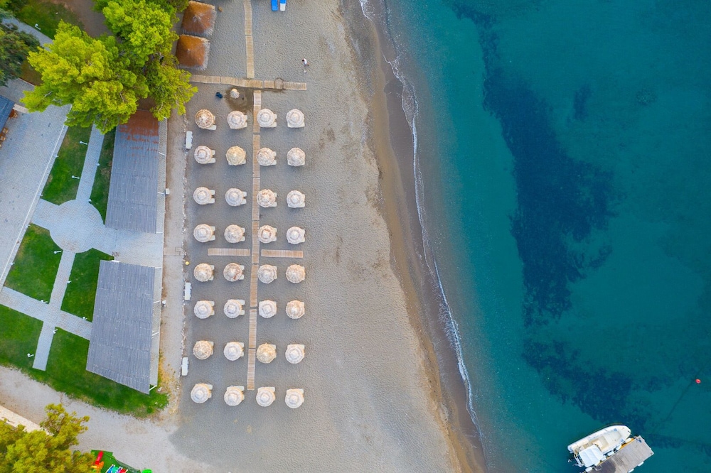 Makis Inn Resort