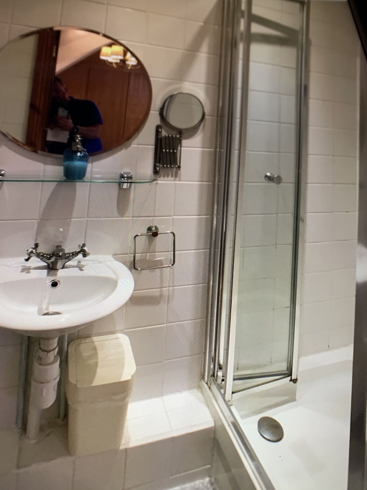 Tyrosa Rooms