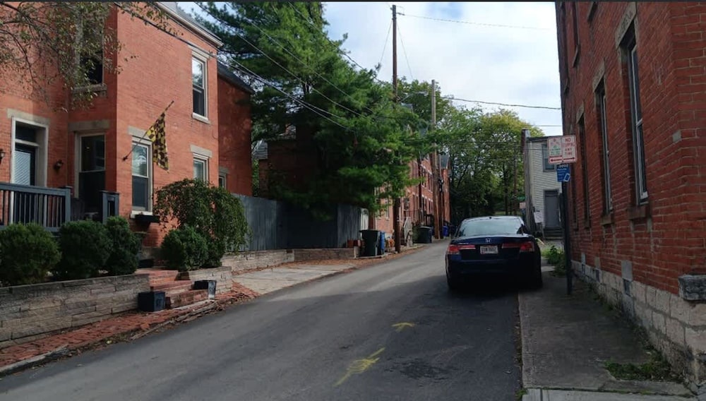 Short North Convention King Bed Parking Free
