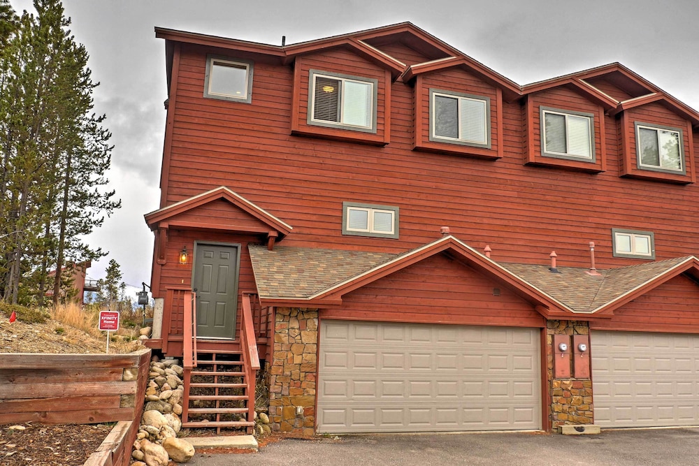 Fraser Townhome w/ Mtn Views - 6 Mi to Winter Park