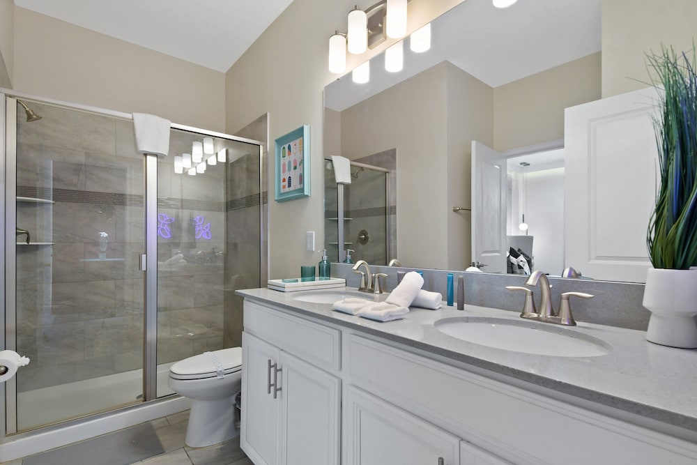 Epic Family Getaway: Themed Villa Near Disney !