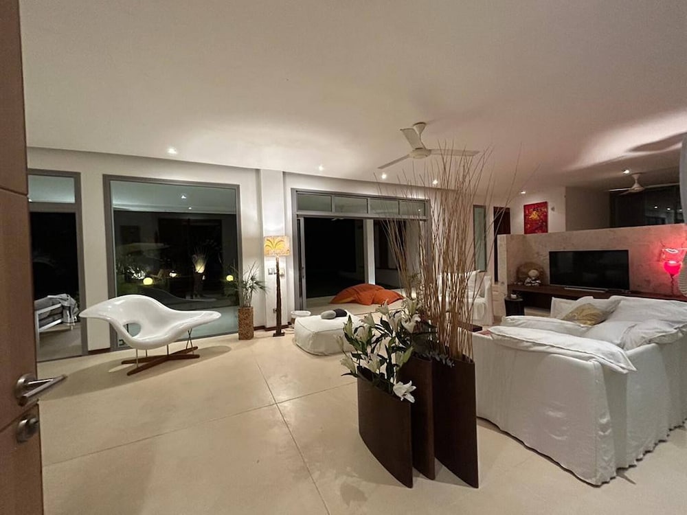 Villa Joyosa- Las Terrenas Beachfront Villa