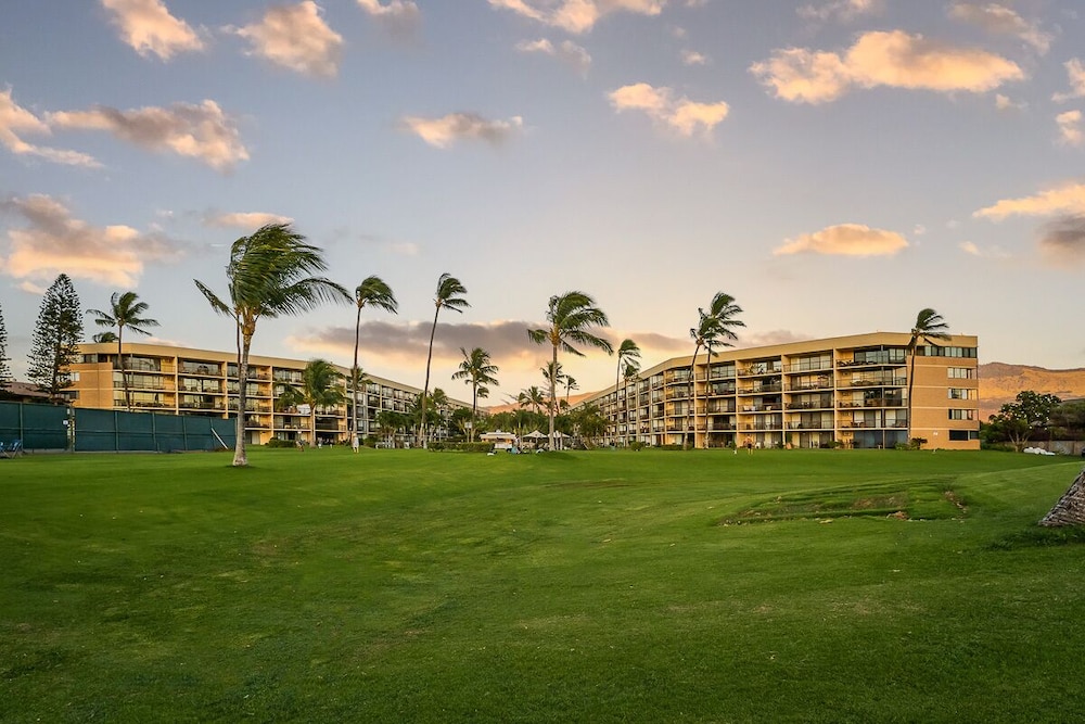 Hotel Maui Sunset by VTrips - Image 1
