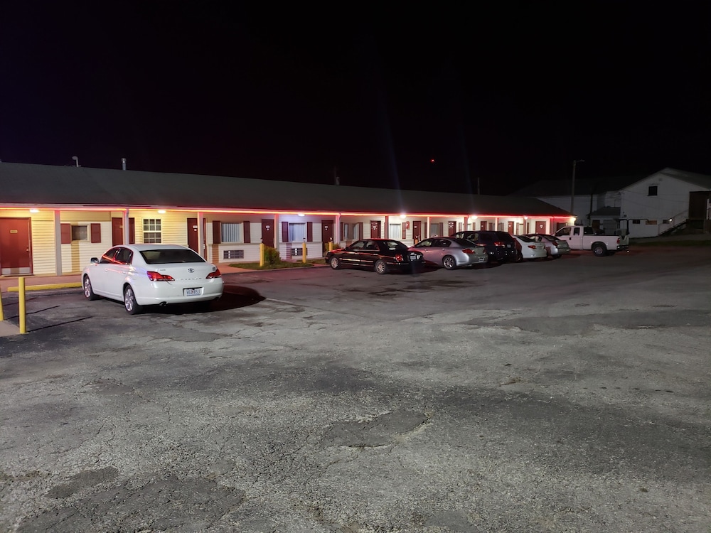 Super 7 Motel Sedalia