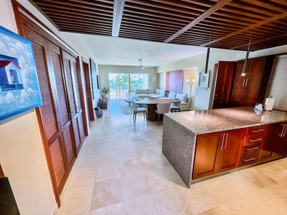 Apt With 2BR and Beach Access in Punta Palmera