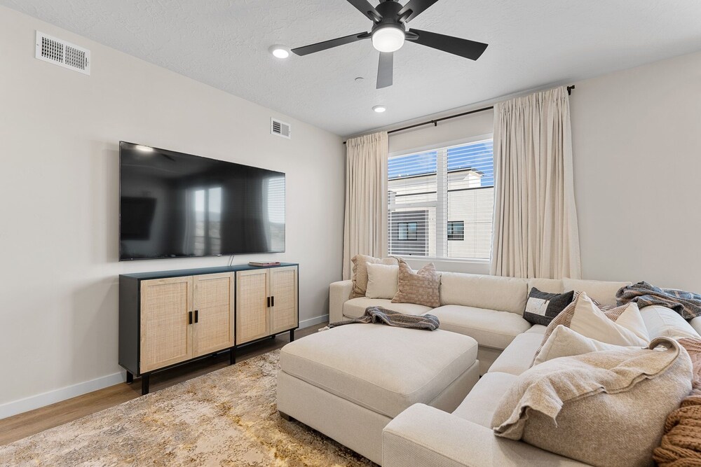 Some Like It Haute 2 Bedroom Condo view 2