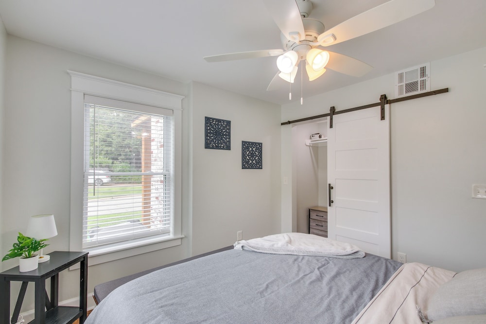 Convenient OKC Apartment: 4 Mi to Dtwn!