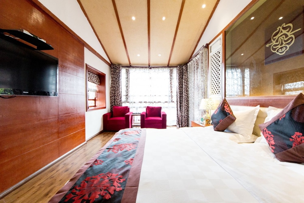 Lijiang Bairui Vacation Hotel