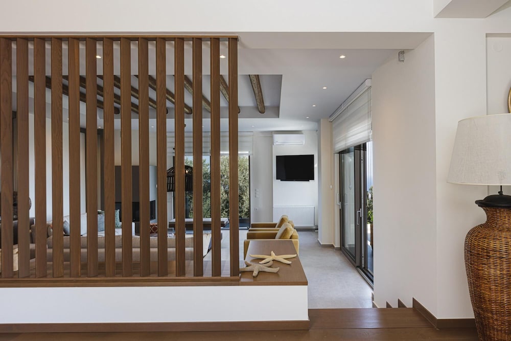 Villa Rizes Luxury in Maroulas view 3