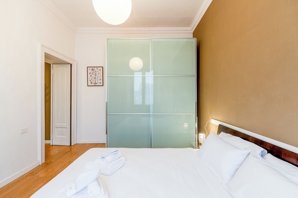 Bramante Luxury Apartments by InnStay